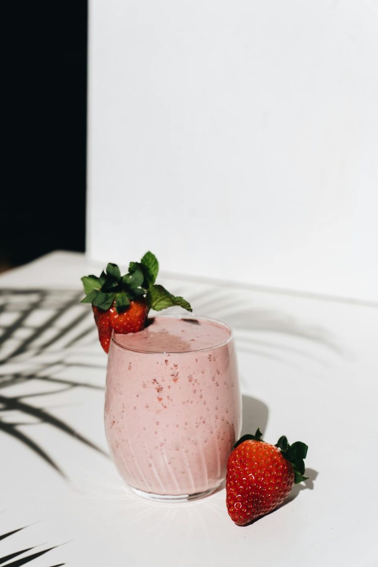 Aardbeien smoothie maken