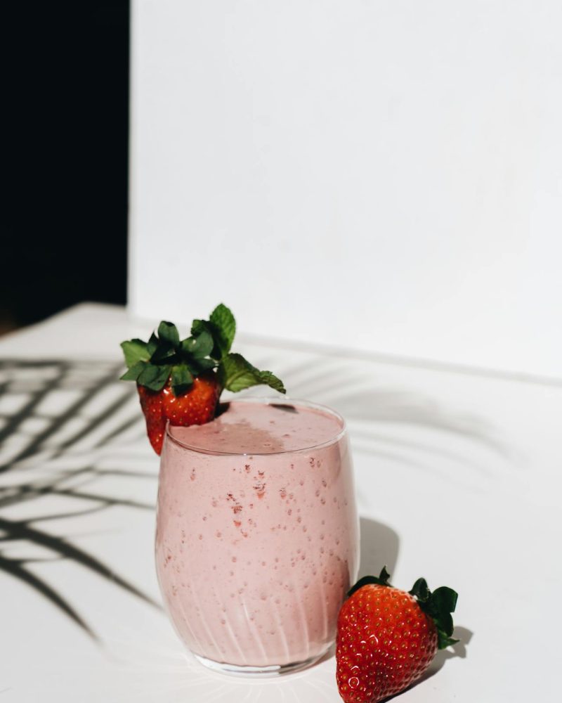 Aardbeien smoothie maken