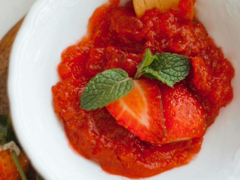 Aardbeien rabarberjam maken
