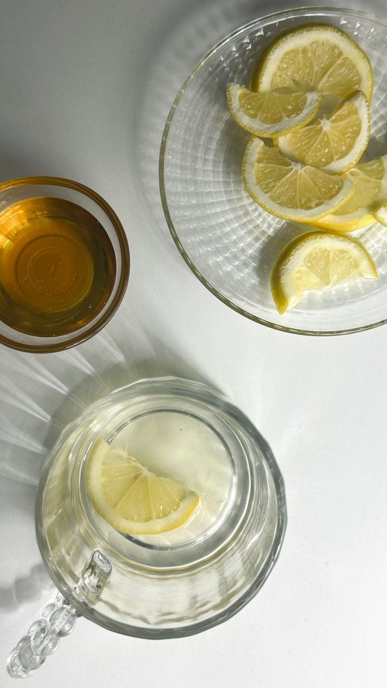 Citroenlimonade maken met honing