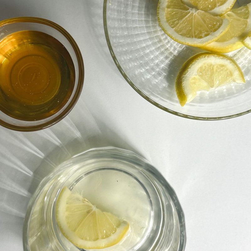 Citroenlimonade maken met honing