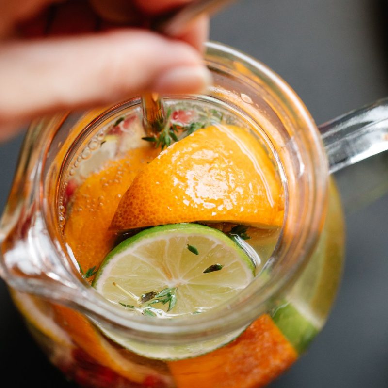 Fruitwater maken met sinaasappel
