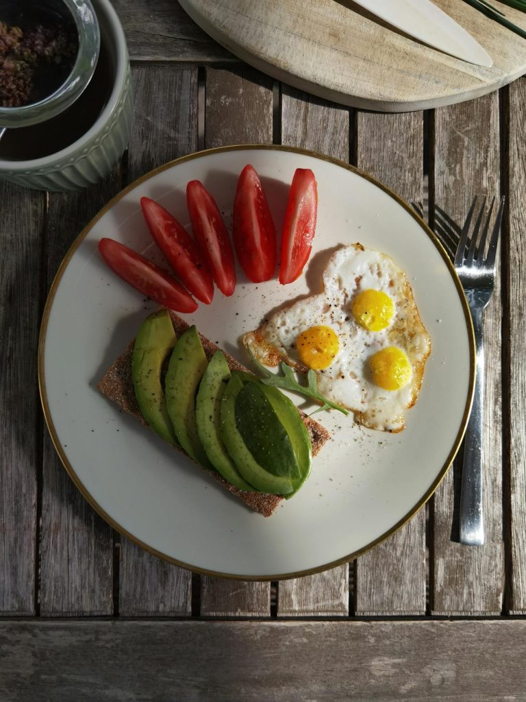 Wat zijn goede koolhydraatarme ontbijtrecepten
