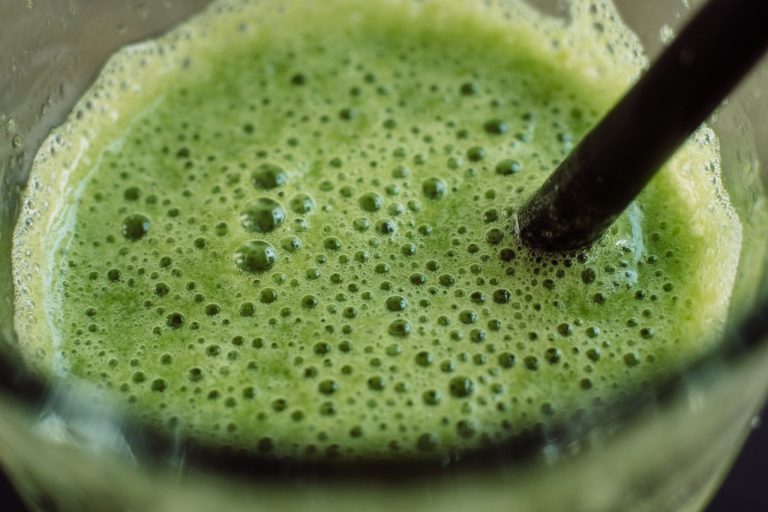 Wheatgrass sap maken