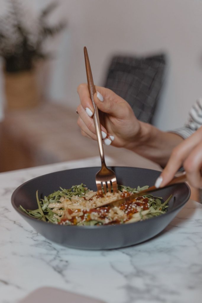 Zelfgemaakte koolhydraatarme salade