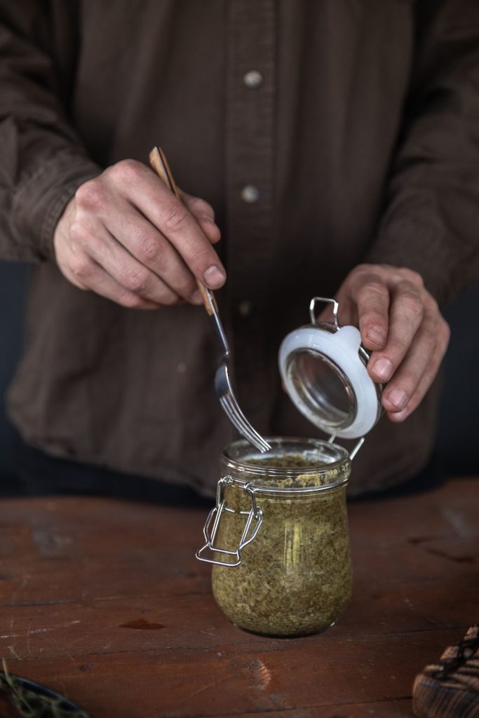 Raapstelenpesto maken