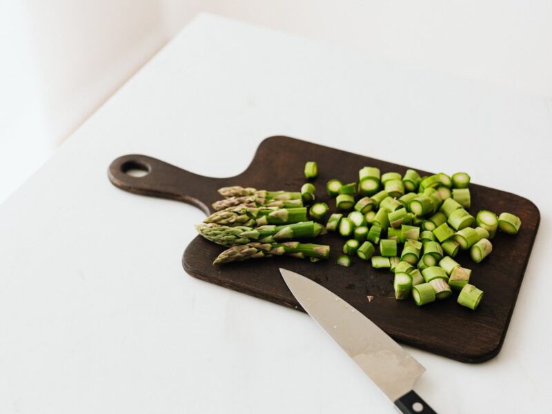 Hoe lang kun je geschilde asperges bewaren