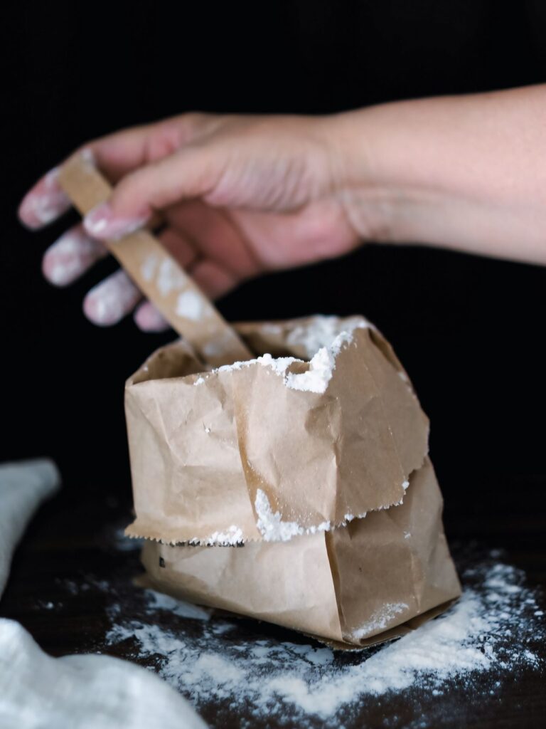 Oliebollen opwarmen in papieren zak