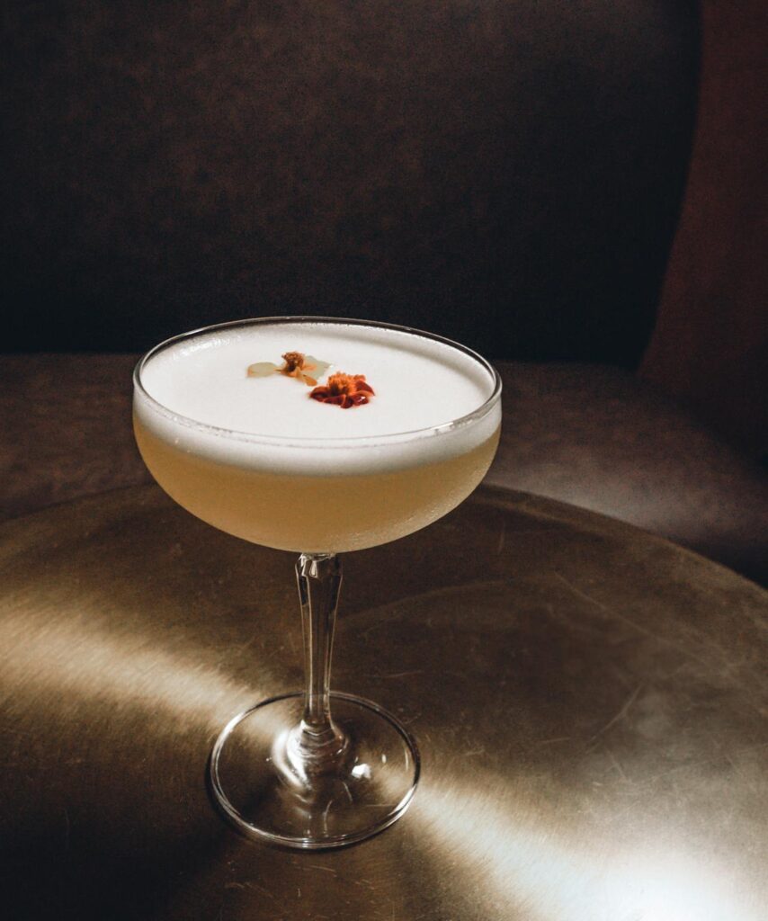 Alkoholfreier Amaretto Sour im Glas