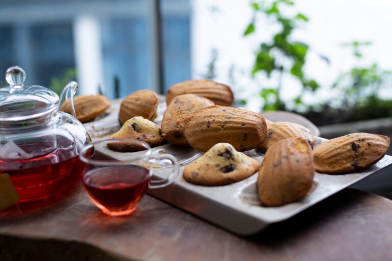 Madeleines mit Mandelmehl: Saftiger und aromatischer backen