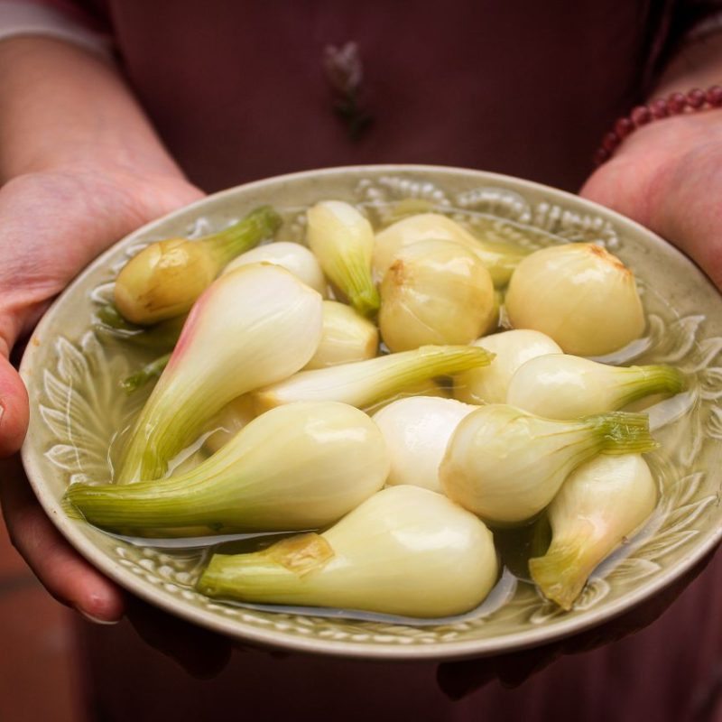 Hoe maak je gekonfijte uien